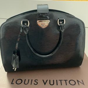 LOUIS VUITTON Black Electric Epi Leather